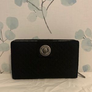 Bella Taylor wallet